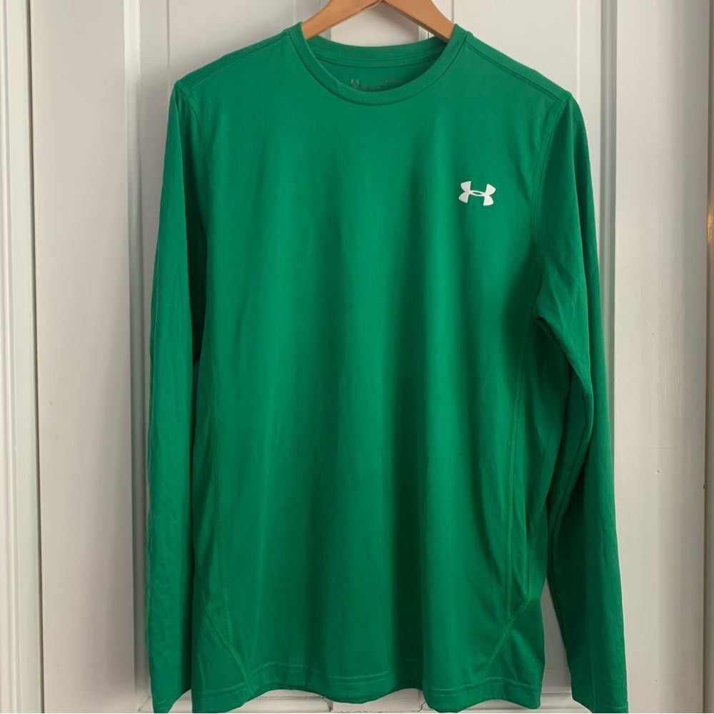 Under Armour loose fit top in dry fit fabric, great kelly green color, Size S
